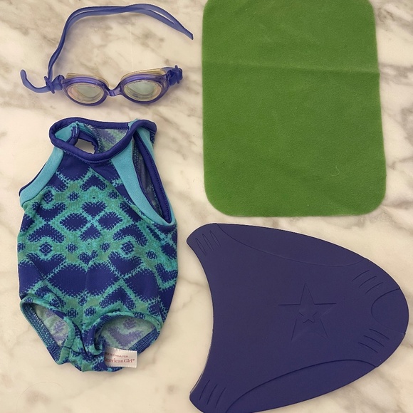 ❤️ AMERICAN GIRL CHRISSA SWIM TEAM GEAR - Picture 2 of 3